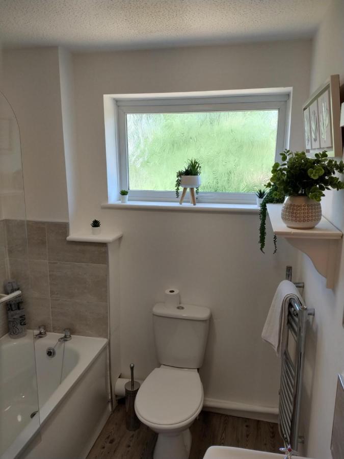 Stamford Redcot Gardens Stylish 2 Bed Family Town House With Parking Villa Dış mekan fotoğraf