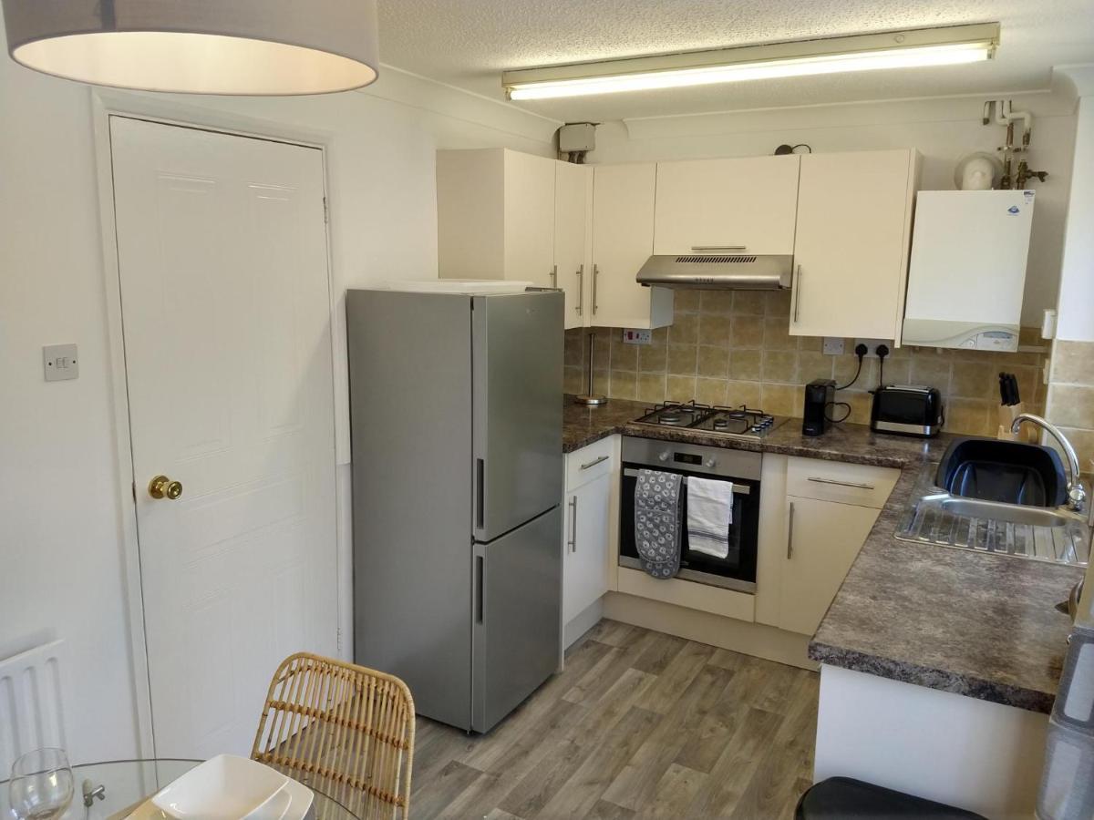 Stamford Redcot Gardens Stylish 2 Bed Family Town House With Parking Villa Dış mekan fotoğraf